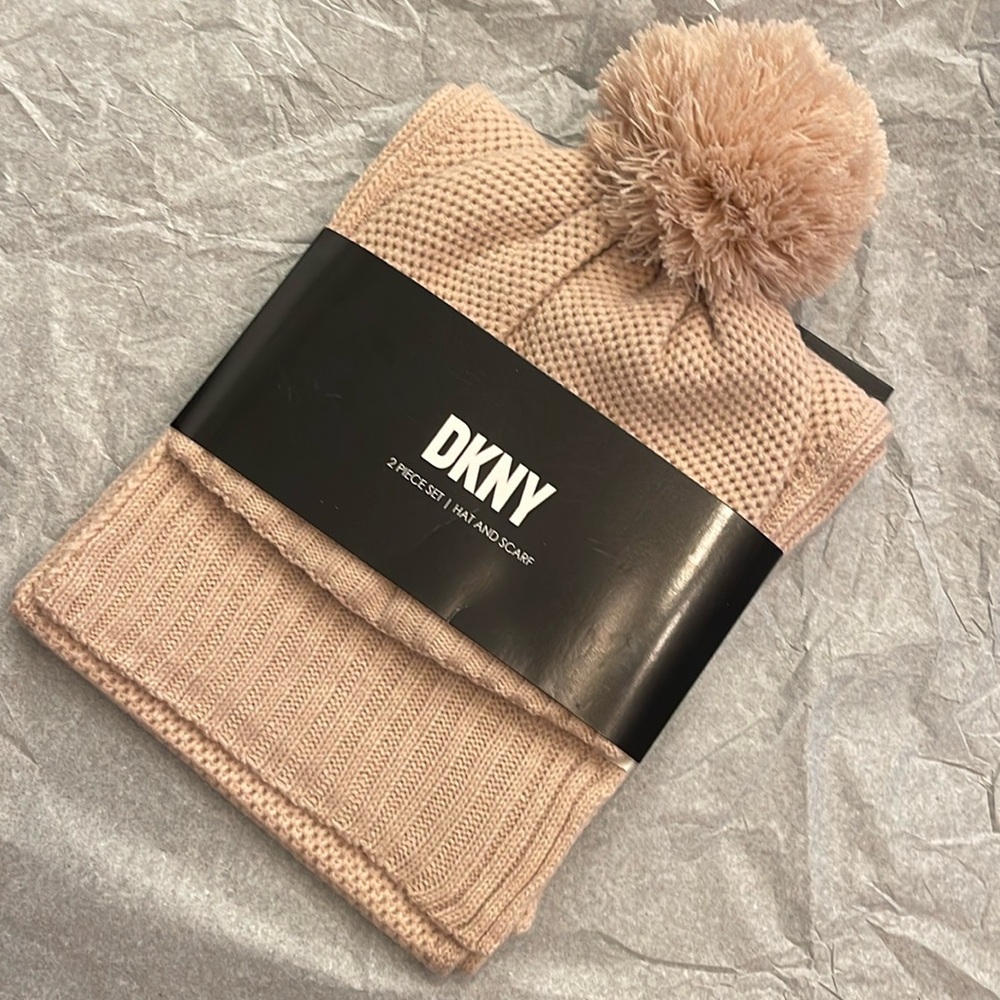 NWT DKNY 2 Piece Set Hat & Scarf Beautiful Dusty Flesh Pink Gift Ready for 2025